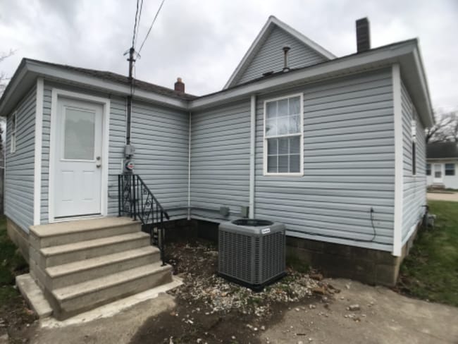 Building Photo - 315 N Werber St
