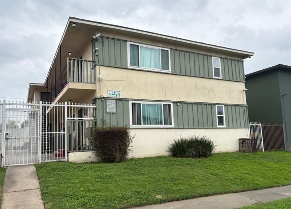 Building Photo - 10230 Woodworth Ave