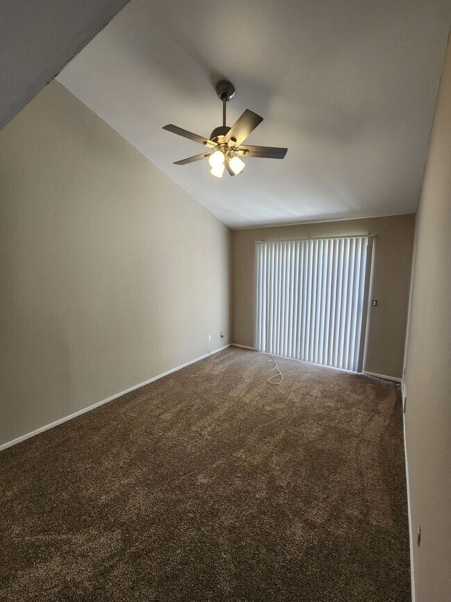 Foto del edificio - 2 Bedroom Condo in UTC with Garage