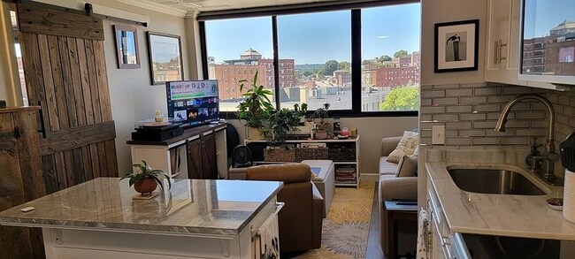 Building Photo - Newly painted 1Bed 1bath