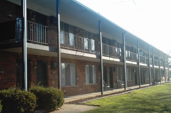 Building Photo - 2241 Woodward Hts