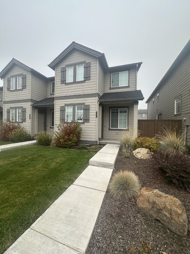 Foto principal - 2370 NE Victor Pl
