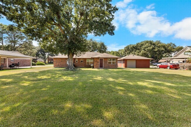Building Photo - 2117 Whatley Dr
