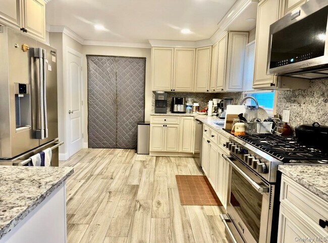 Foto del edificio - 107 Fairview Ave