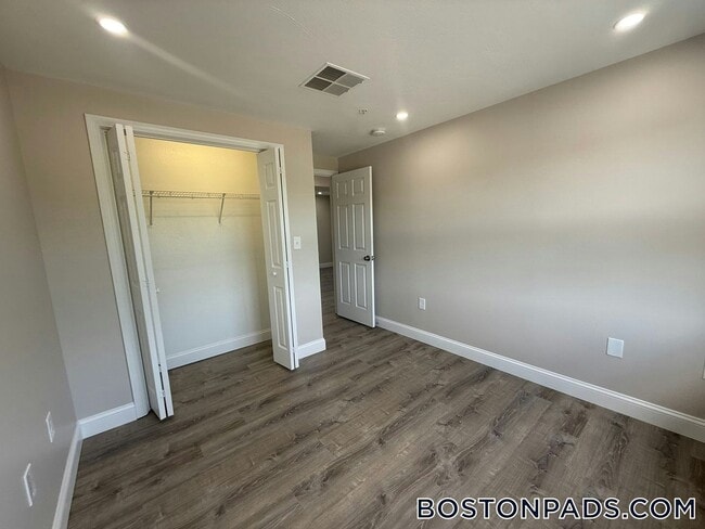 Building Photo - 21 Kenmar Dr