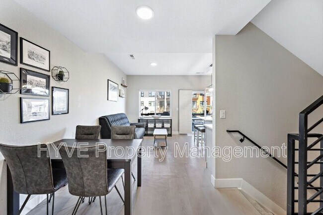 Building Photo - 2869 W Parkside Pl