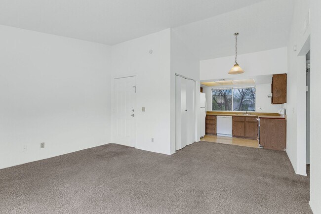 Building Photo - 10815 N 15th Ln