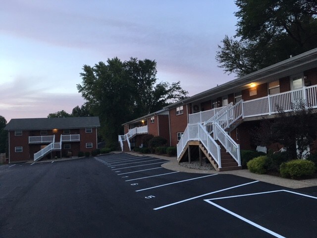 Foto del edificio - 2219 Rockford Ln