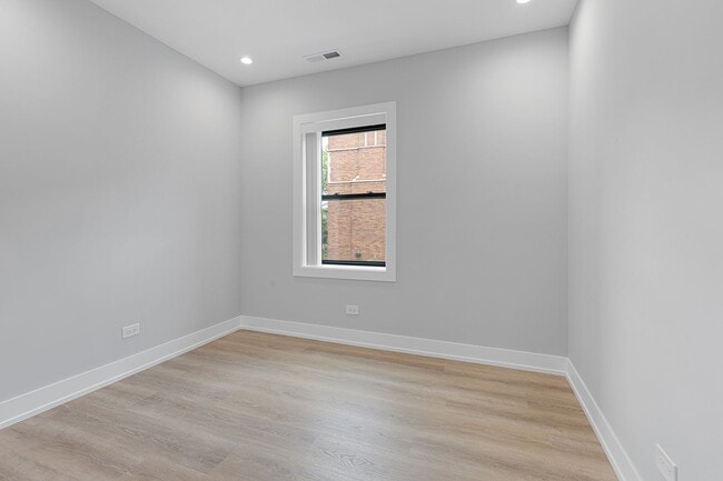 Building Photo - 1604 W Juneway Ter