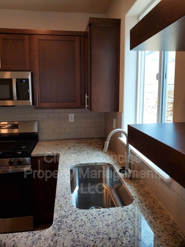 Foto del edificio - 5230 Holly St