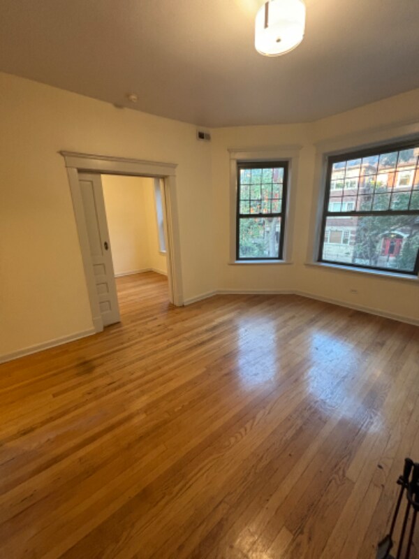 Building Photo - 5120 N Kenmore Ave
