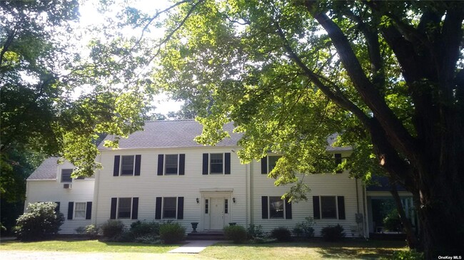 Building Photo - 398 Maplewood Rd