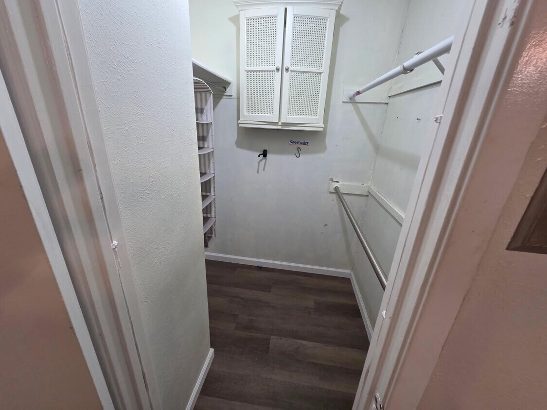 Foto del edificio - 839 Dublin Dr