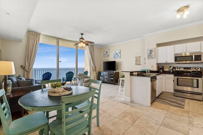 Foto del edificio - 16819 Front Beach Rd