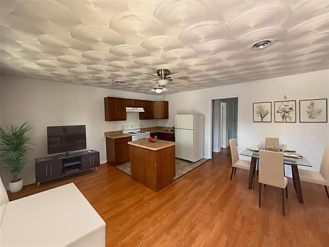 Foto del edificio - 211 Skyway Dr