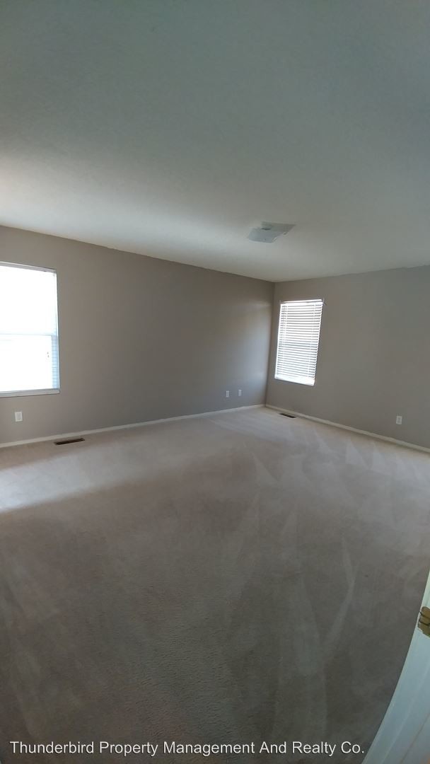 Building Photo - 653 Troon Dr SE