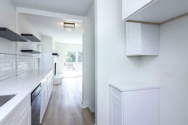 Building Photo - 15W355 Harvard St