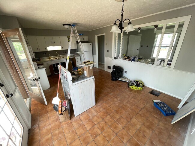 Foto del edificio - Large Home Prime Location
