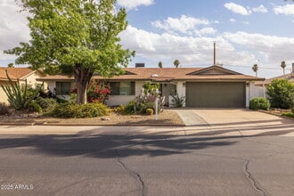 Building Photo - 2539 E Geneva Dr