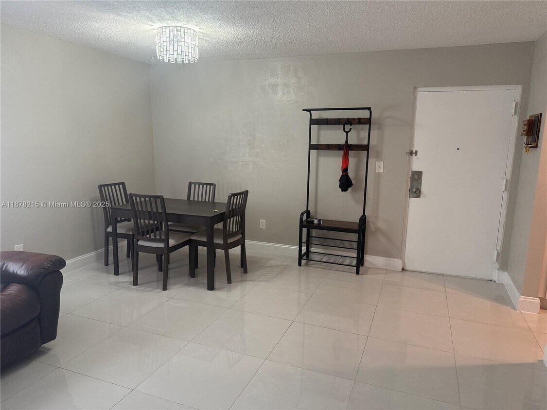 Foto principal - 7105 W 13th Ave