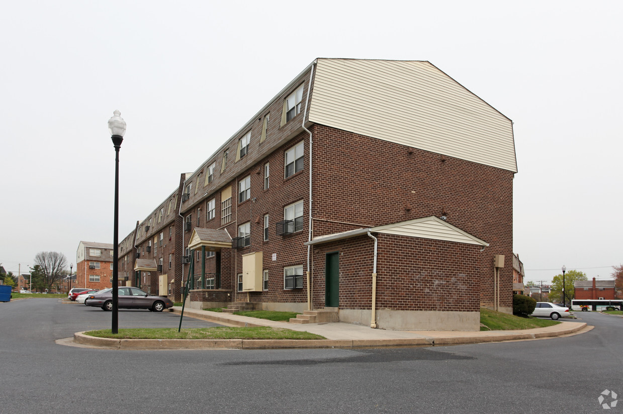 Building Photo - Sinclair Gate Apartments