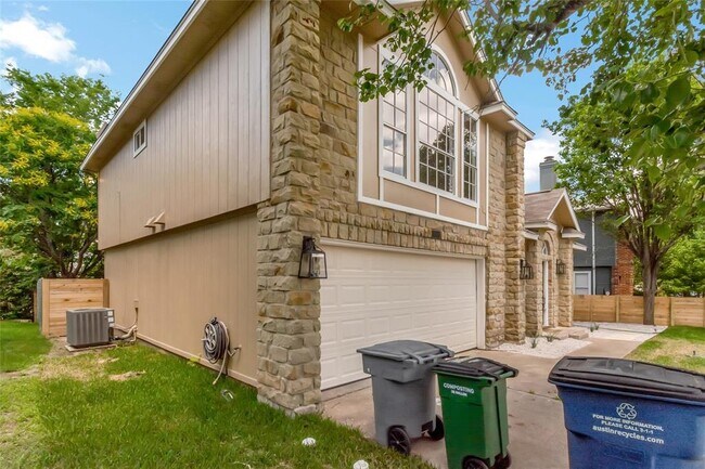 Foto del edificio - 8800 Dandelion Trail