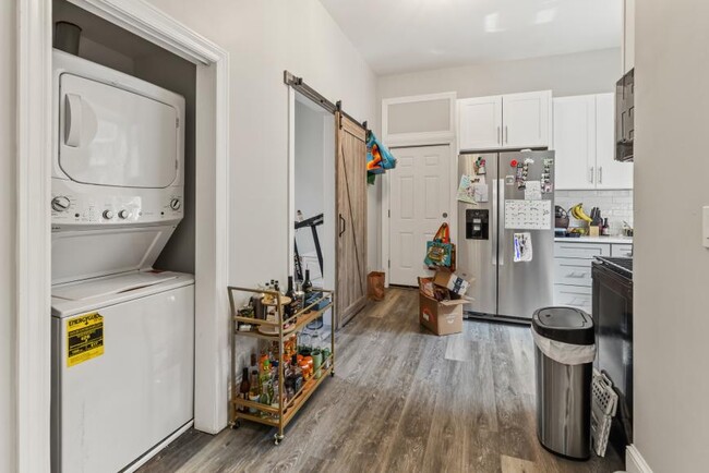 Building Photo - 4 bedroom in Chicago IL 60622