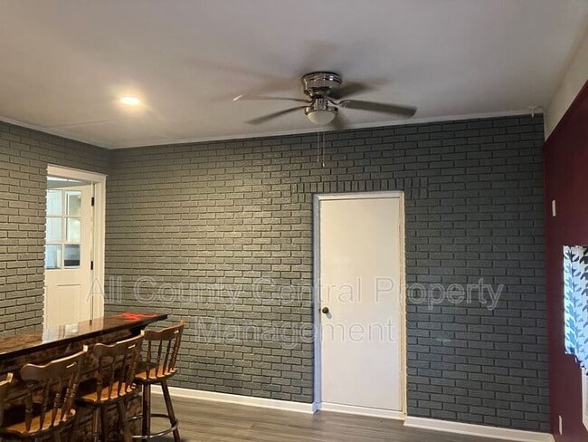 Building Photo - 13070 Broadway Dr