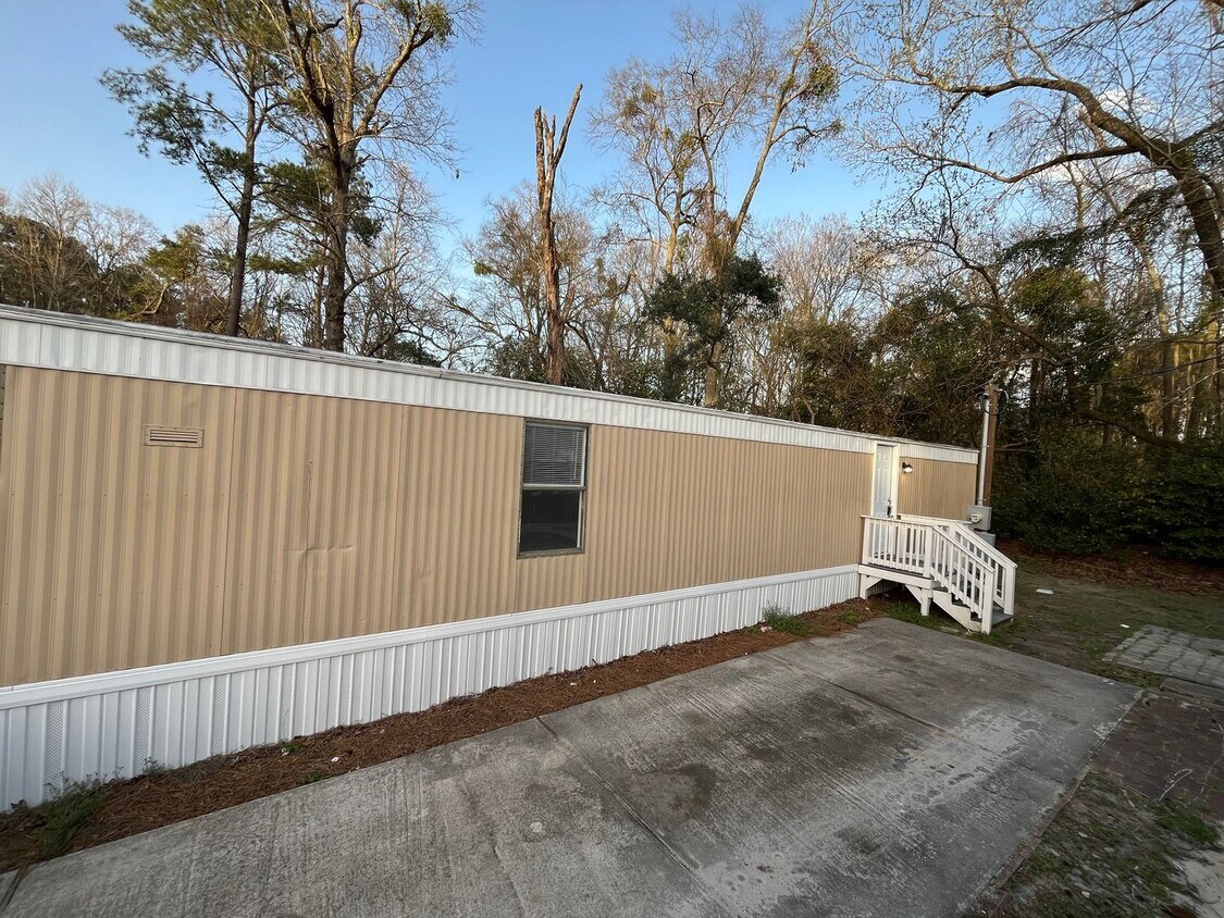 Foto del edificio - Colony Oaks Mobile Home Park