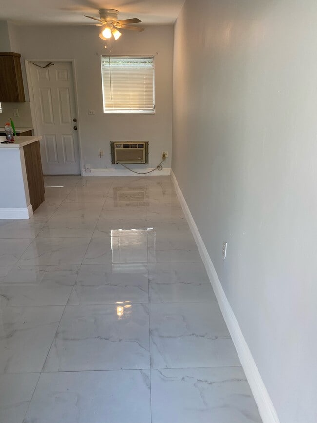 Foto del edificio - 1217 NE 127th St