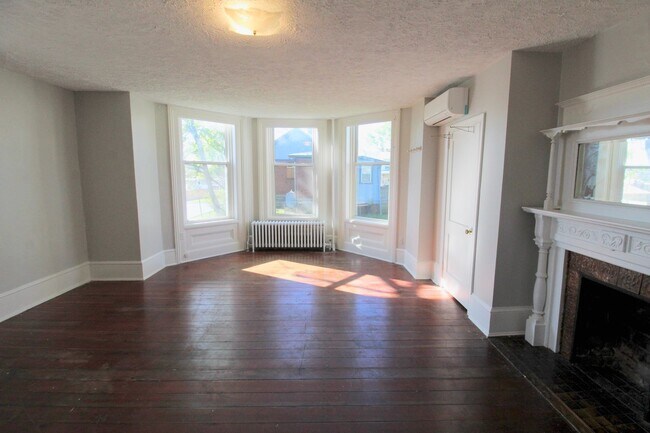 Foto del edificio - 1 bed, 1 bath apartment for rent in Downtown Harrisonburg!