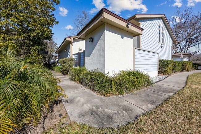 Building Photo - 1604 Challenger Ct W