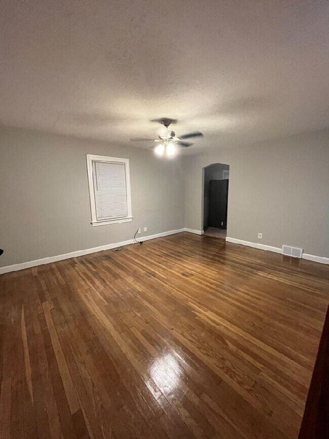 Foto del edificio - Newly renovated  single family 4 Bedroom/1...