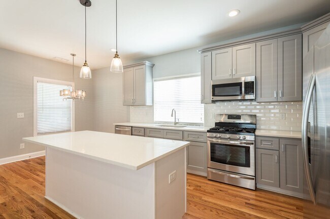 Foto del edificio - Stunning 3BD, 2.5BA Downtown Raleigh Home with a Fenced Yard