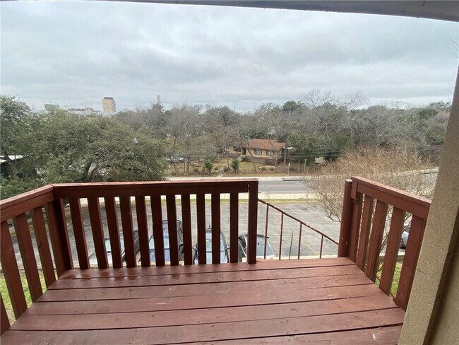 Foto del edificio - 906 N LBJ Dr