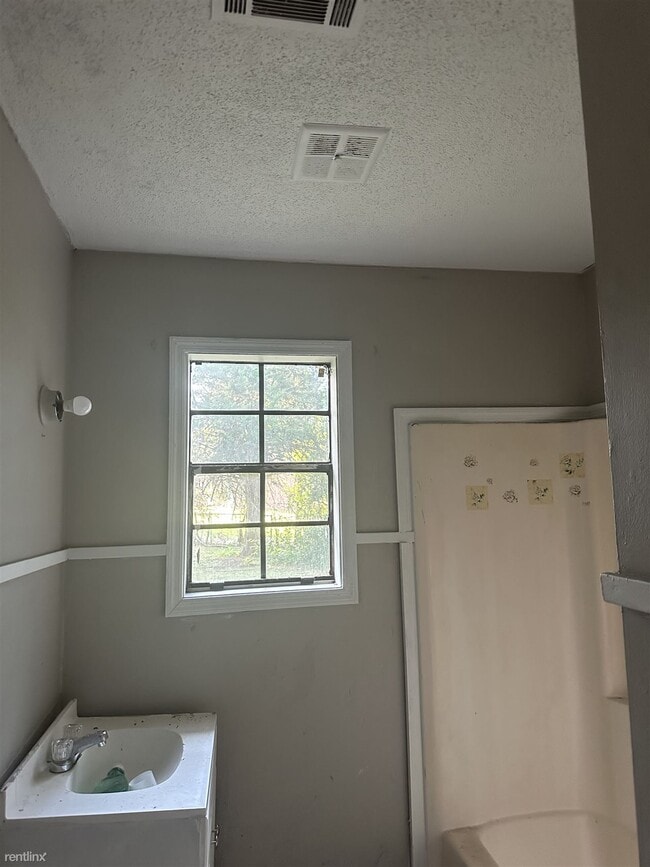 Building Photo - 3 br, 1 bath House - 116 Canna Street