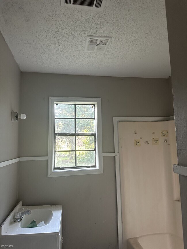 Foto del edificio - 3 br, 1 bath House - 116 Canna Street