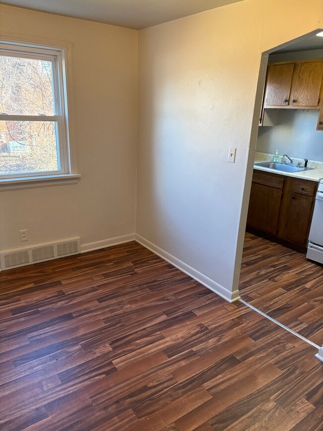 Building Photo - 1206 Shadycrest Dr