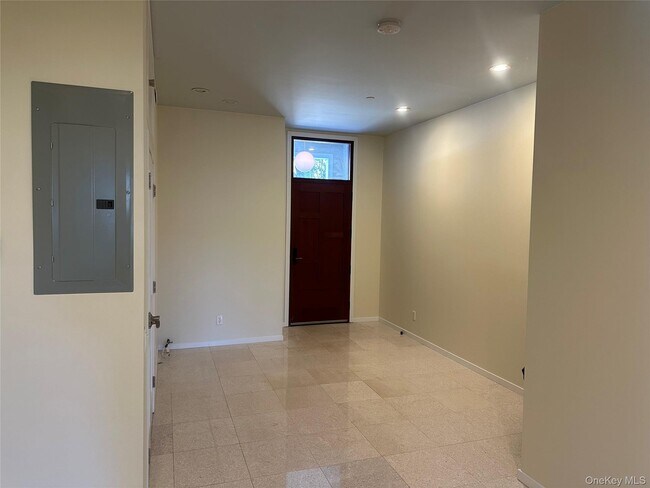 Foto del edificio - 495 Warburton Ave