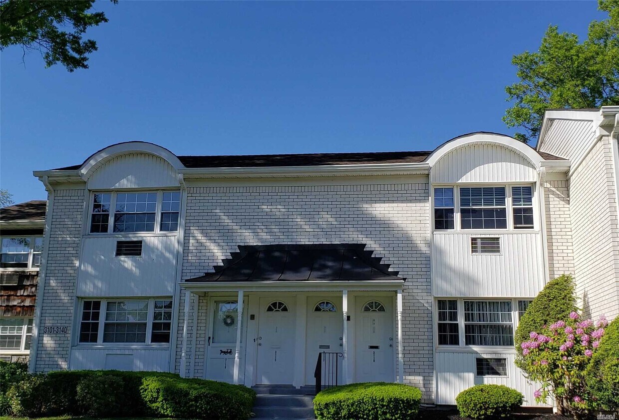 3115 Wilshire Ln, Oakdale, NY 11769 House Rental in Oakdale, NY