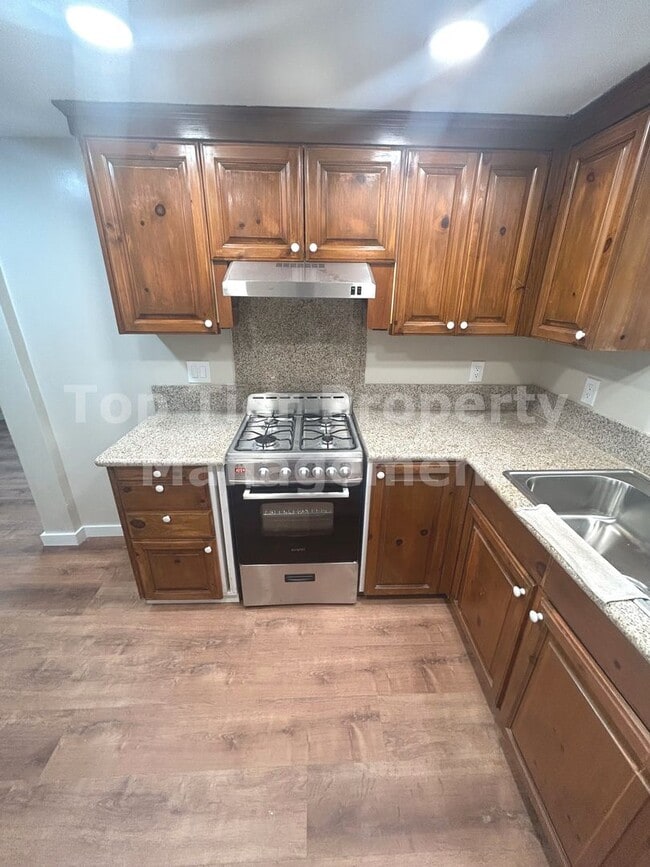 Building Photo - ****Oceanside Beach Bungalow - 1 bed, 1 bath - Available NOW***