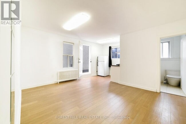 Building Photo - 280 Eglinton Ave W