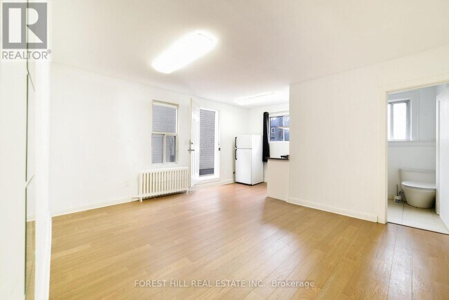 Photo du bâtiment - 280 Eglinton Ave W