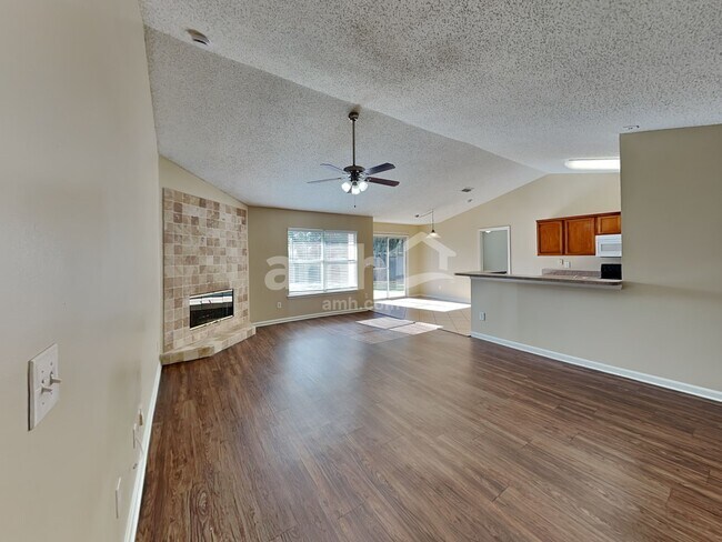 Building Photo - 3389 Westfield Dr