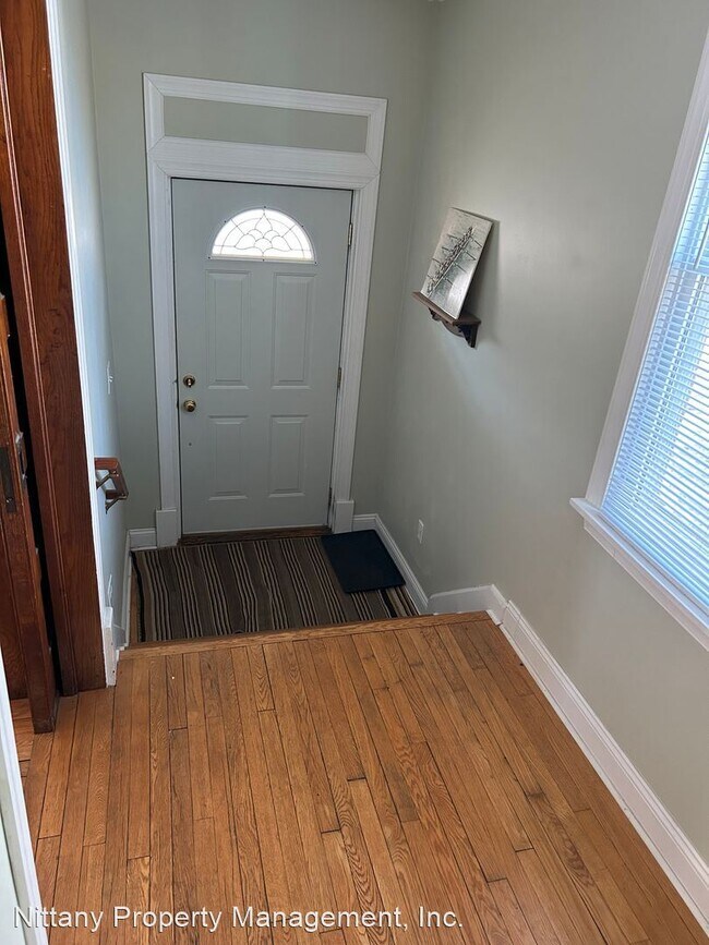Building Photo - 3 br, 2.5 bath House - 231 E. Park Avenue
