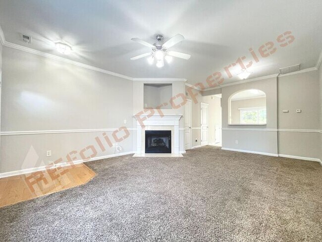 Foto del edificio - Fresh Paint Interior! Lovely 2 Bedroom 2.5...