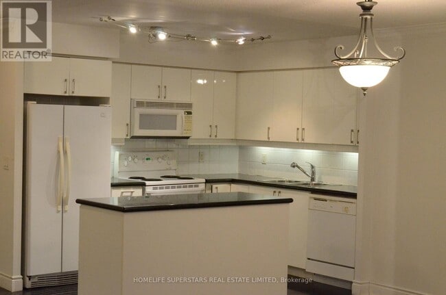 Building Photo - 880 Grandview Way