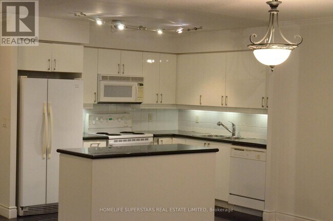 Photo du bâtiment - 880 Grandview Way