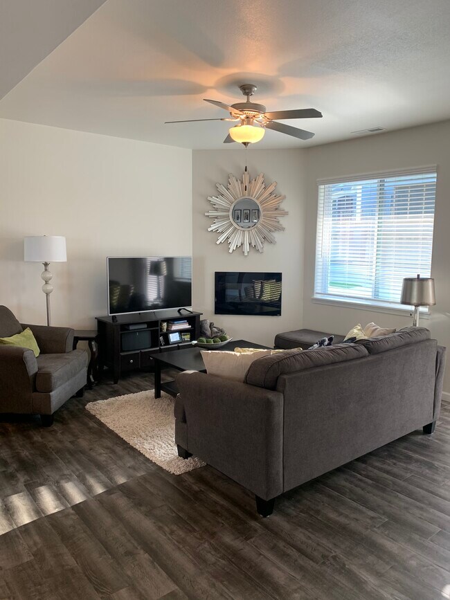 Foto del edificio - 1217 Ronald Way