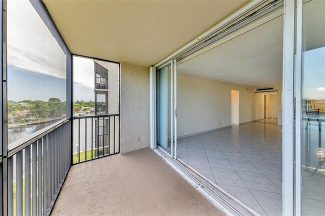 Building Photo - 7 Royal Palm Way